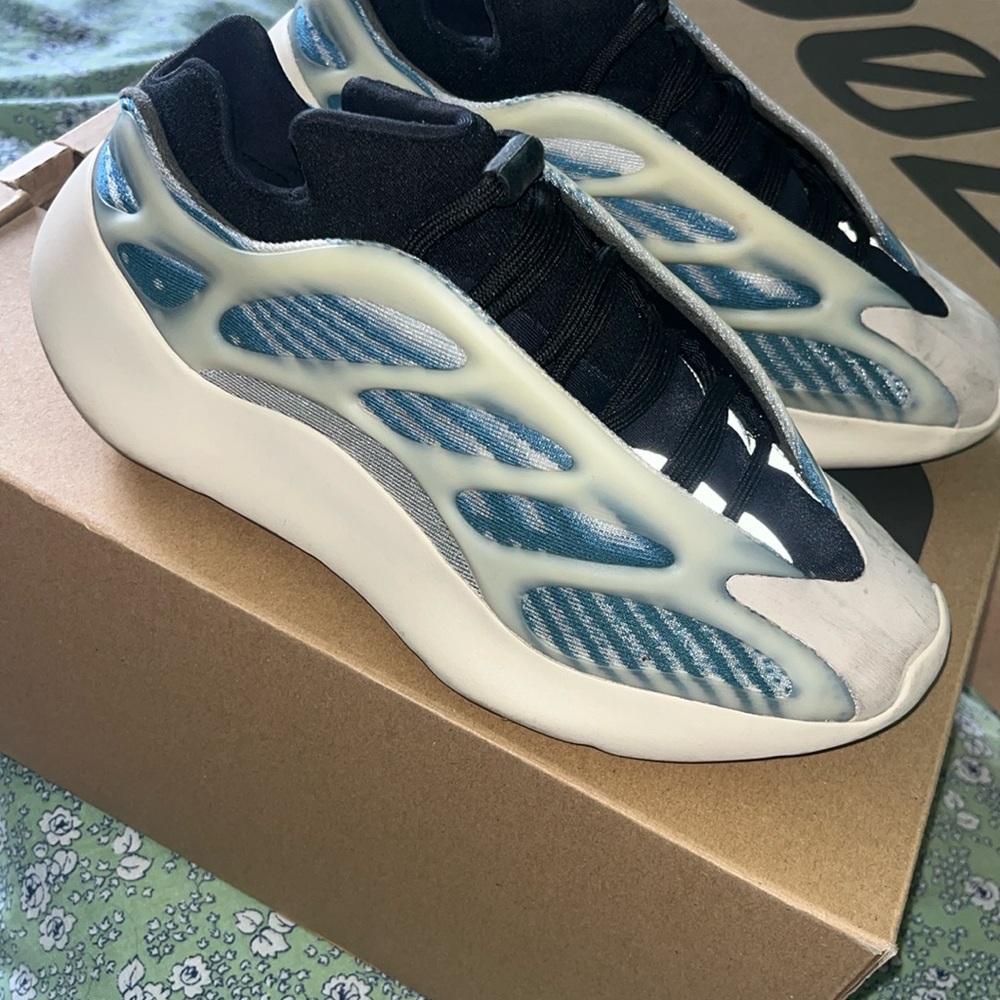 Yeezy 700 V3 Kyanite